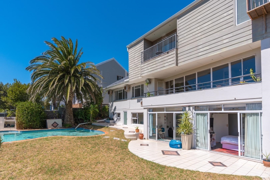 6 Bedroom Property for Sale in Vredehoek Western Cape